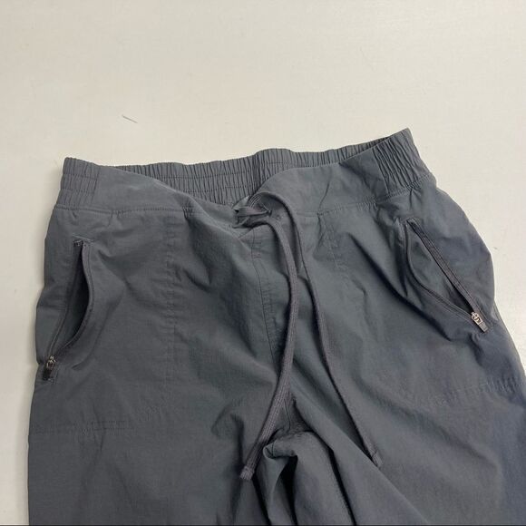 EDDIE BAUER,Outdoor fashion cropped pants, Size Medium,zipper front pockets,Gray - Picture 4 of 10